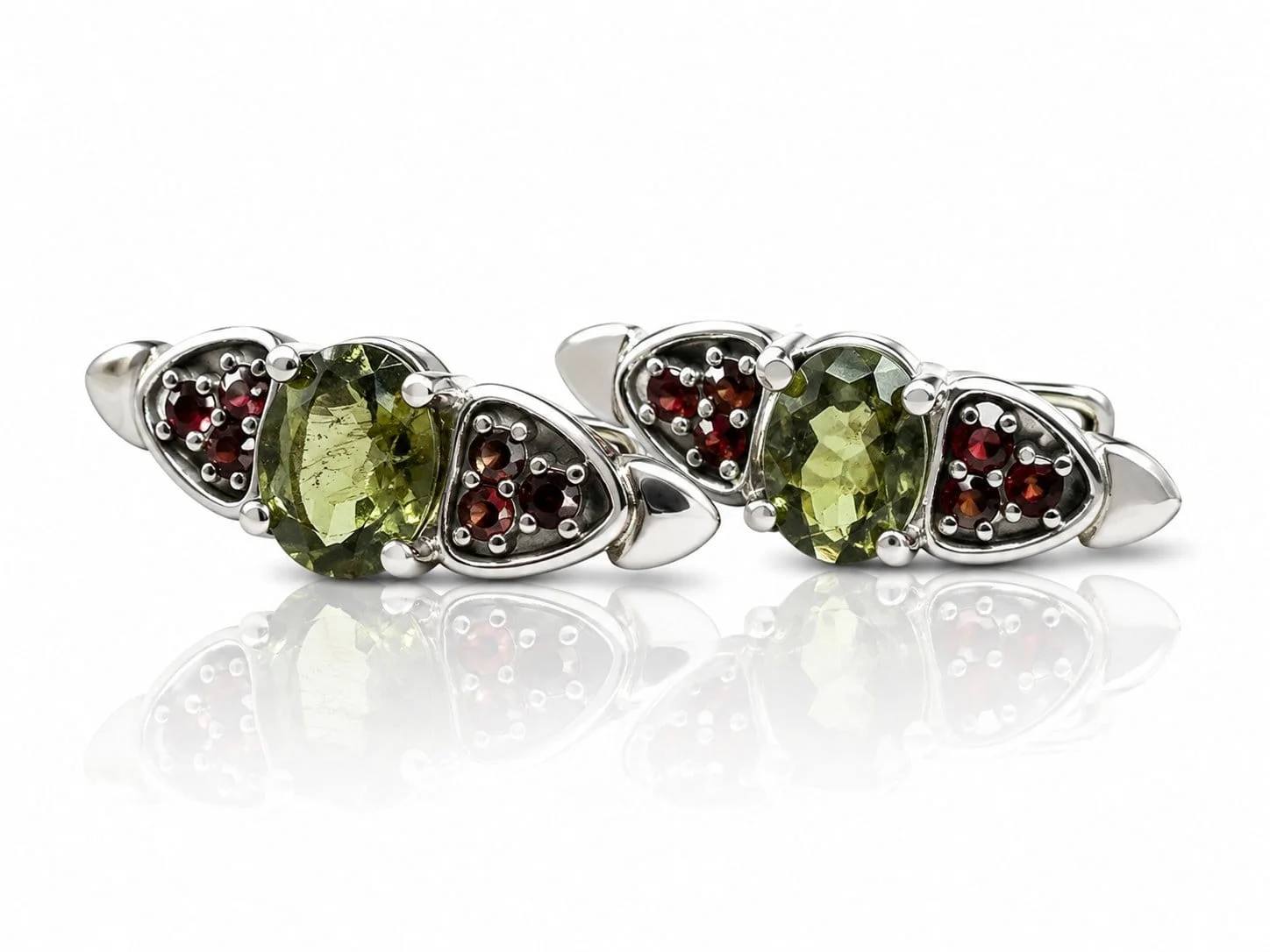 Moldavite earrings oval with garnets