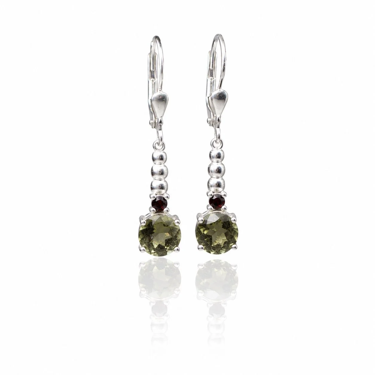 Moldavite earrings round with garnet
