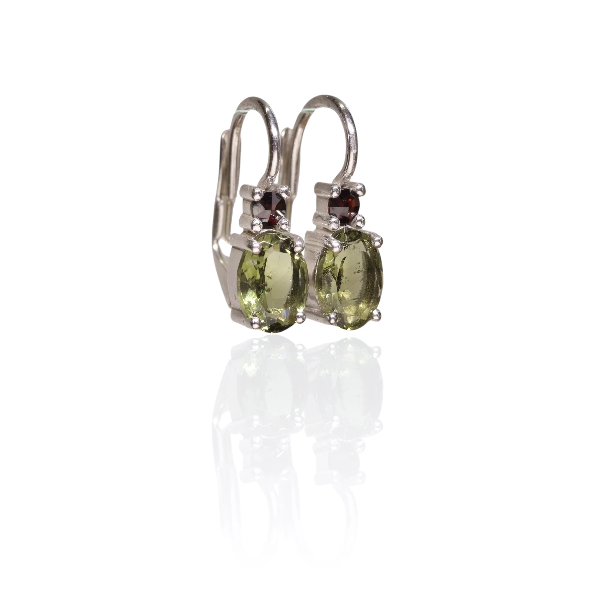 Moldavite earrings oval with garnet