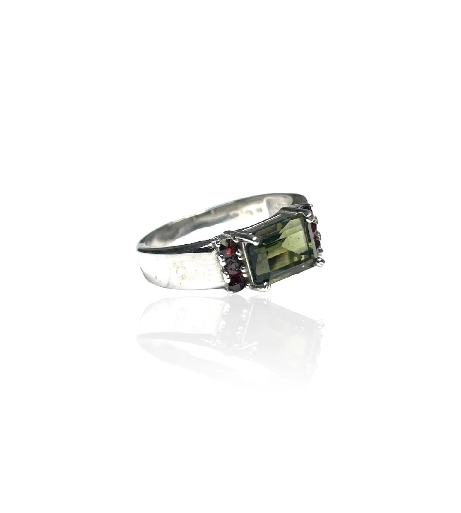 Vltavín prsten obdélník s granáty